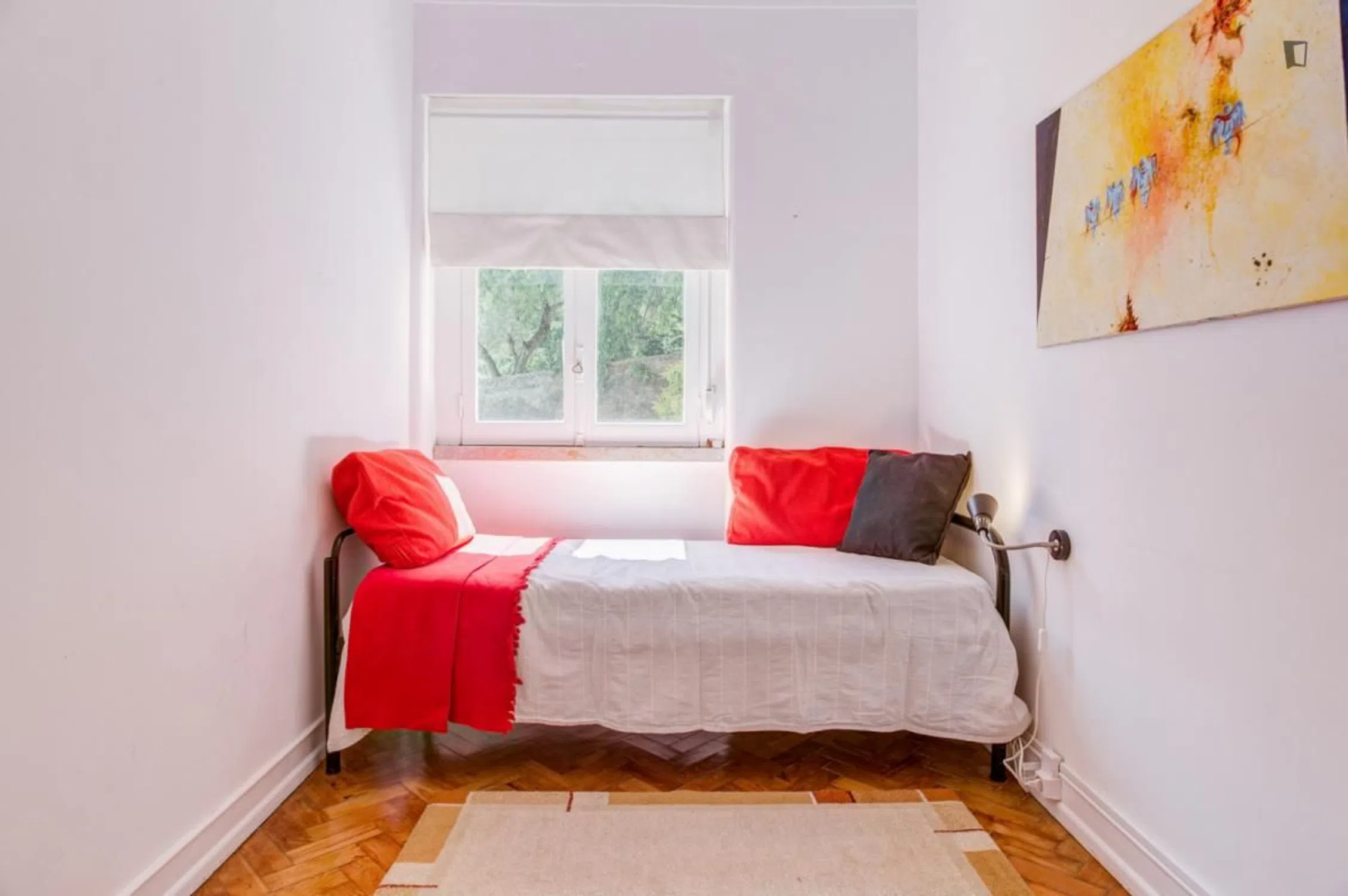 Modern 1 Bedroom Furnished Room for Rent in Arroios – Prime Location with Easy Transport