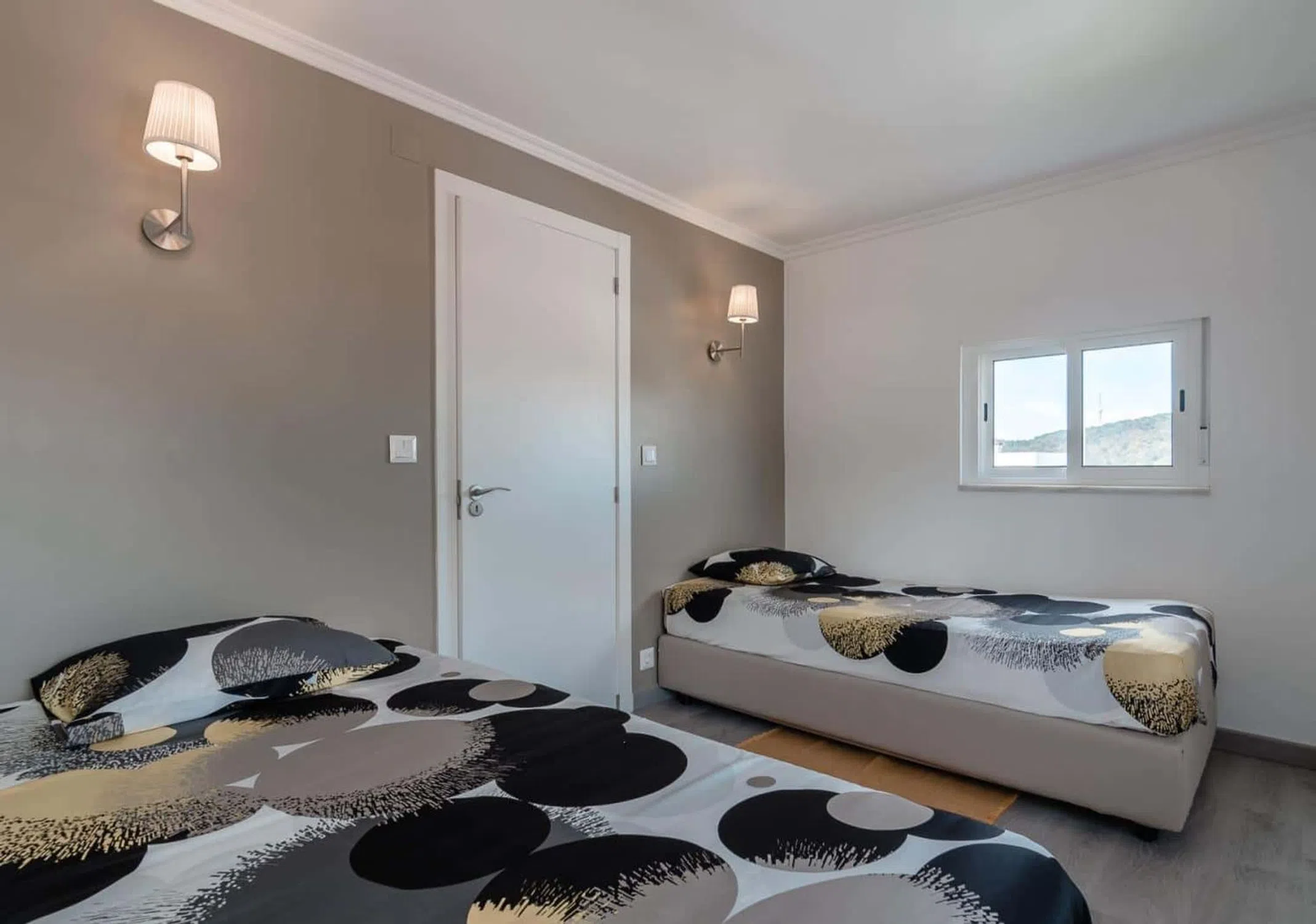 Modern 1 Bedroom Furnished Room for Rent in Estrela – Prime Location with Easy Transport