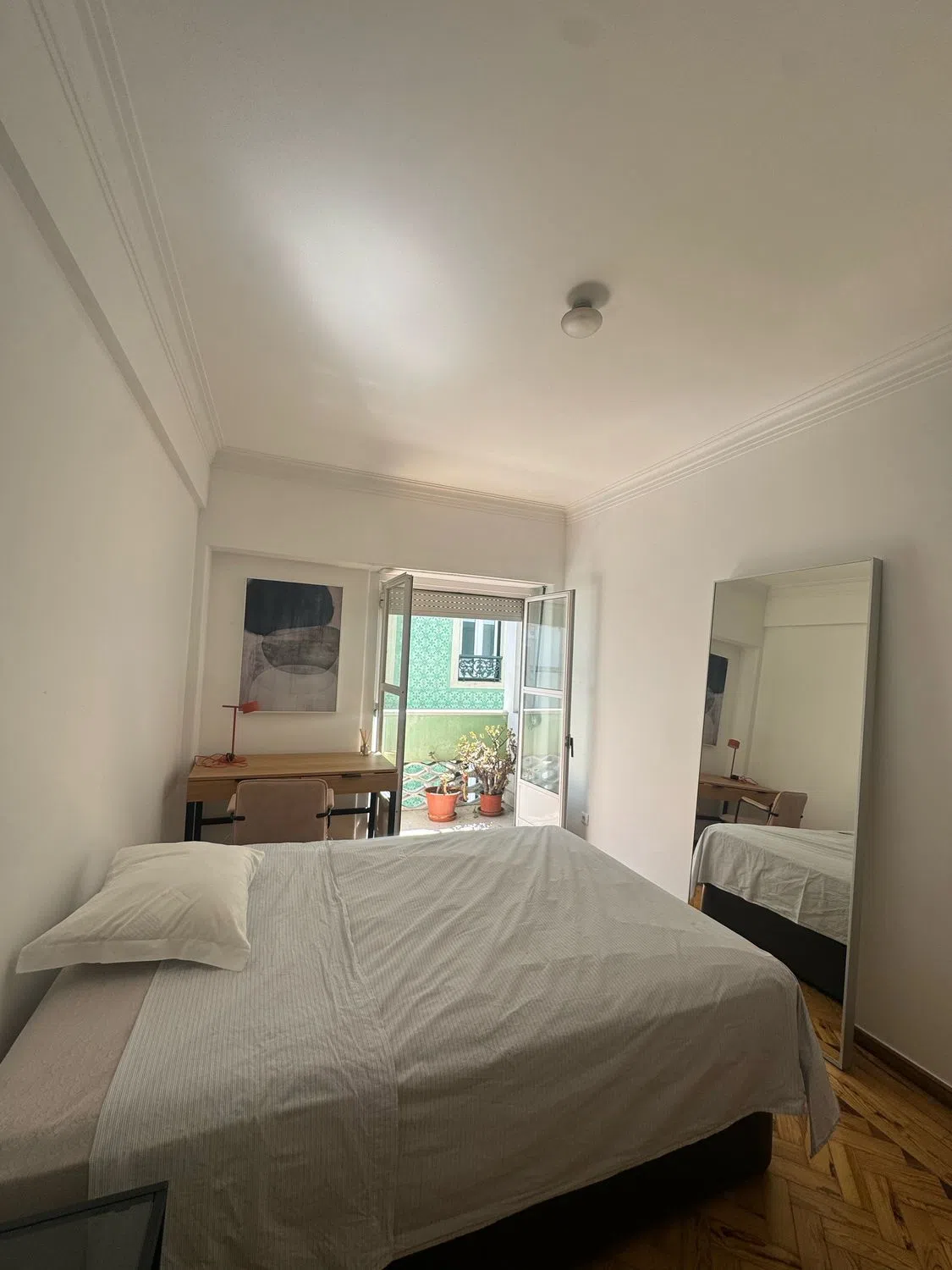 Modern 1 Bedroom Furnished Room for Rent in Penha de França – Prime Location with Easy Transport