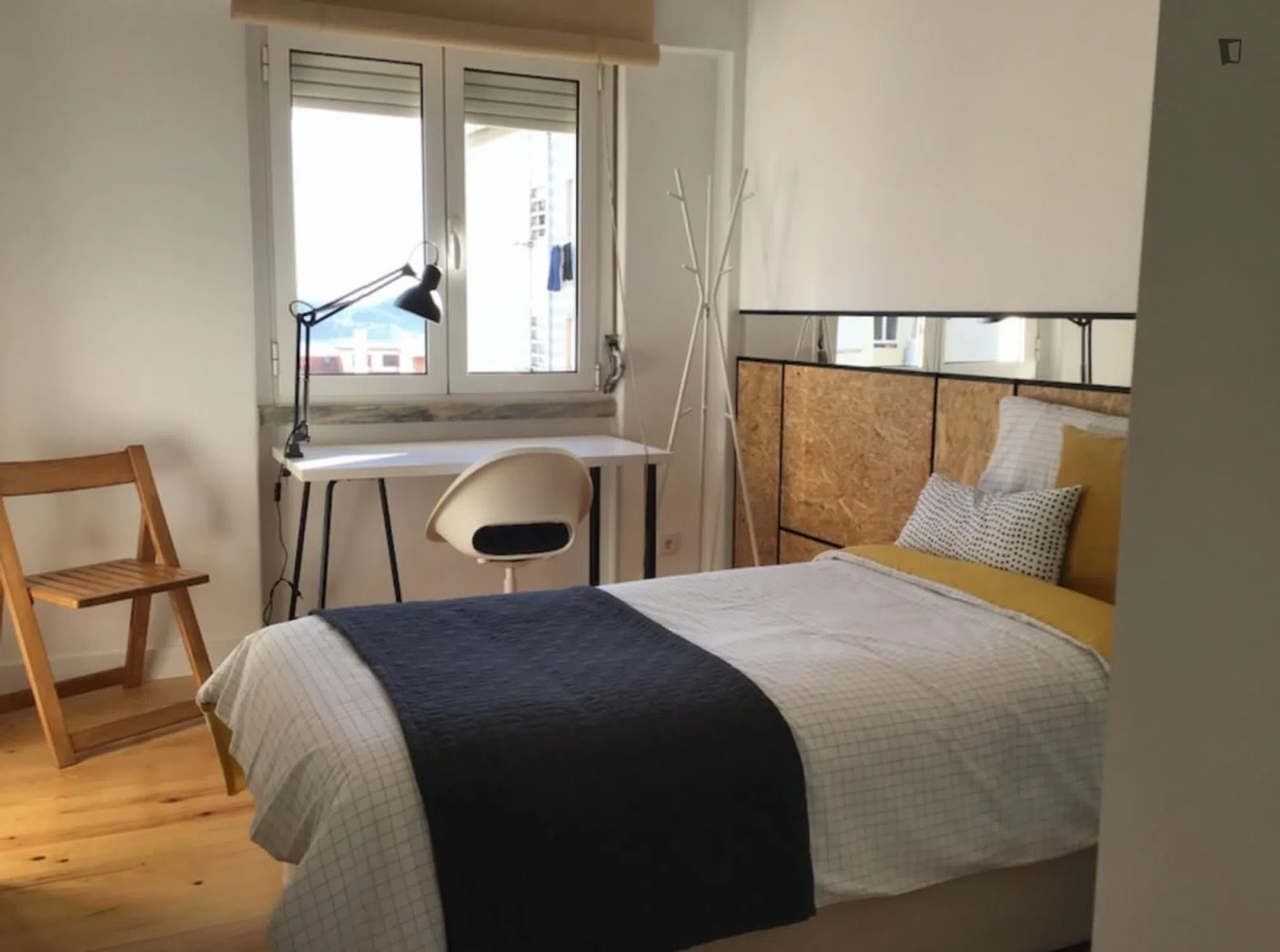 Modern 1 Bedroom Furnished Room for Rent in Belém – Prime Location with Easy Transport