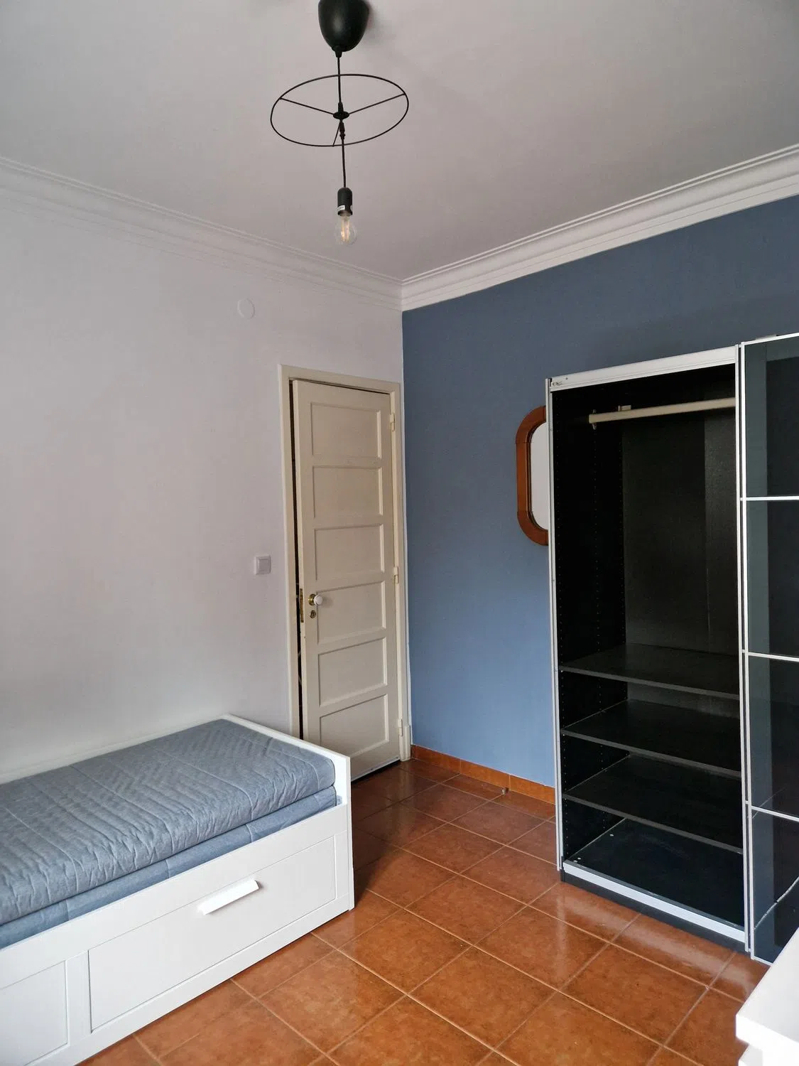 Modern 1 Bedroom Furnished Room for Rent in Arroios – Prime Location with Easy Transport