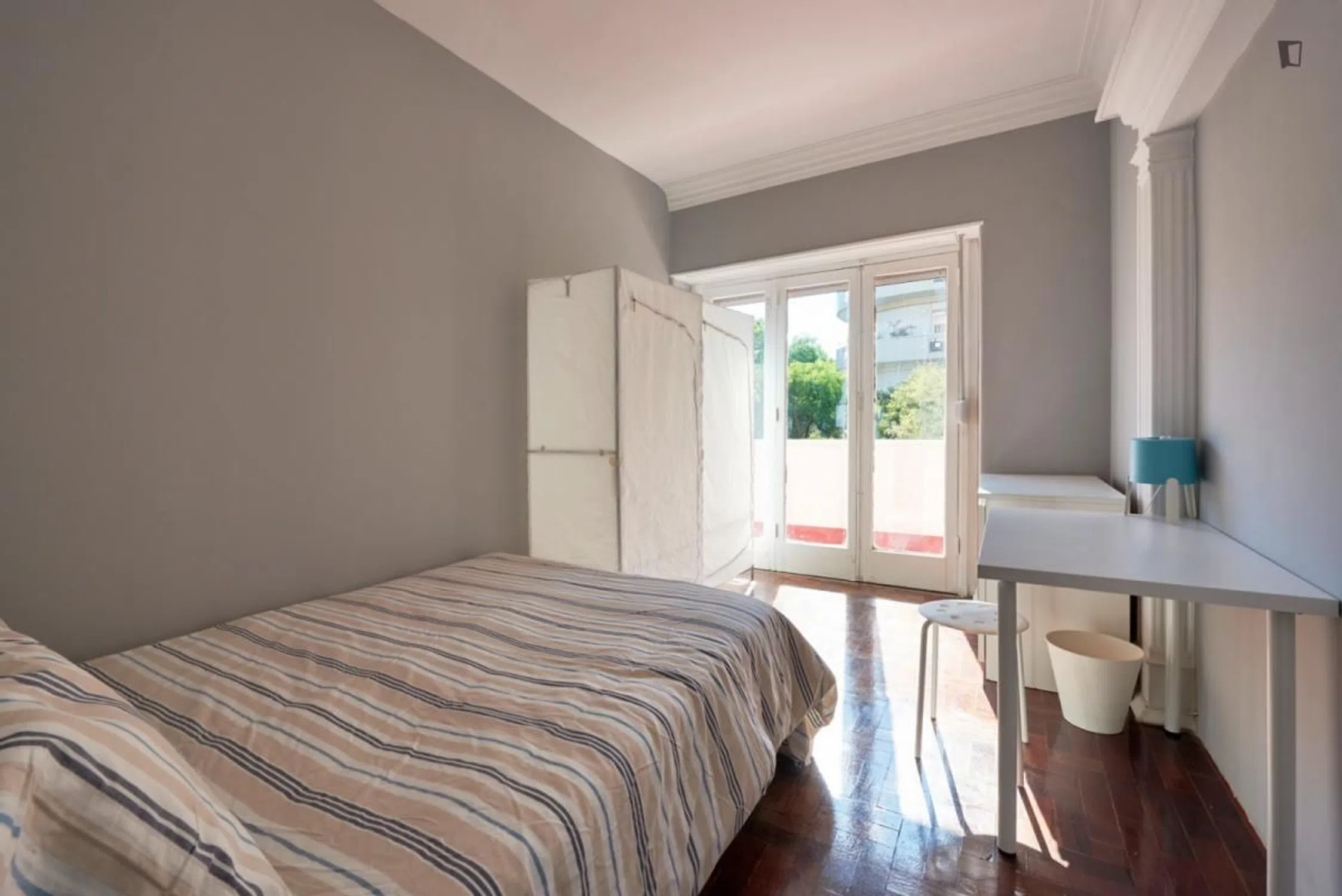 Modern 1 Bedroom Furnished Room for Rent in Arroios – Prime Location with Easy Transport