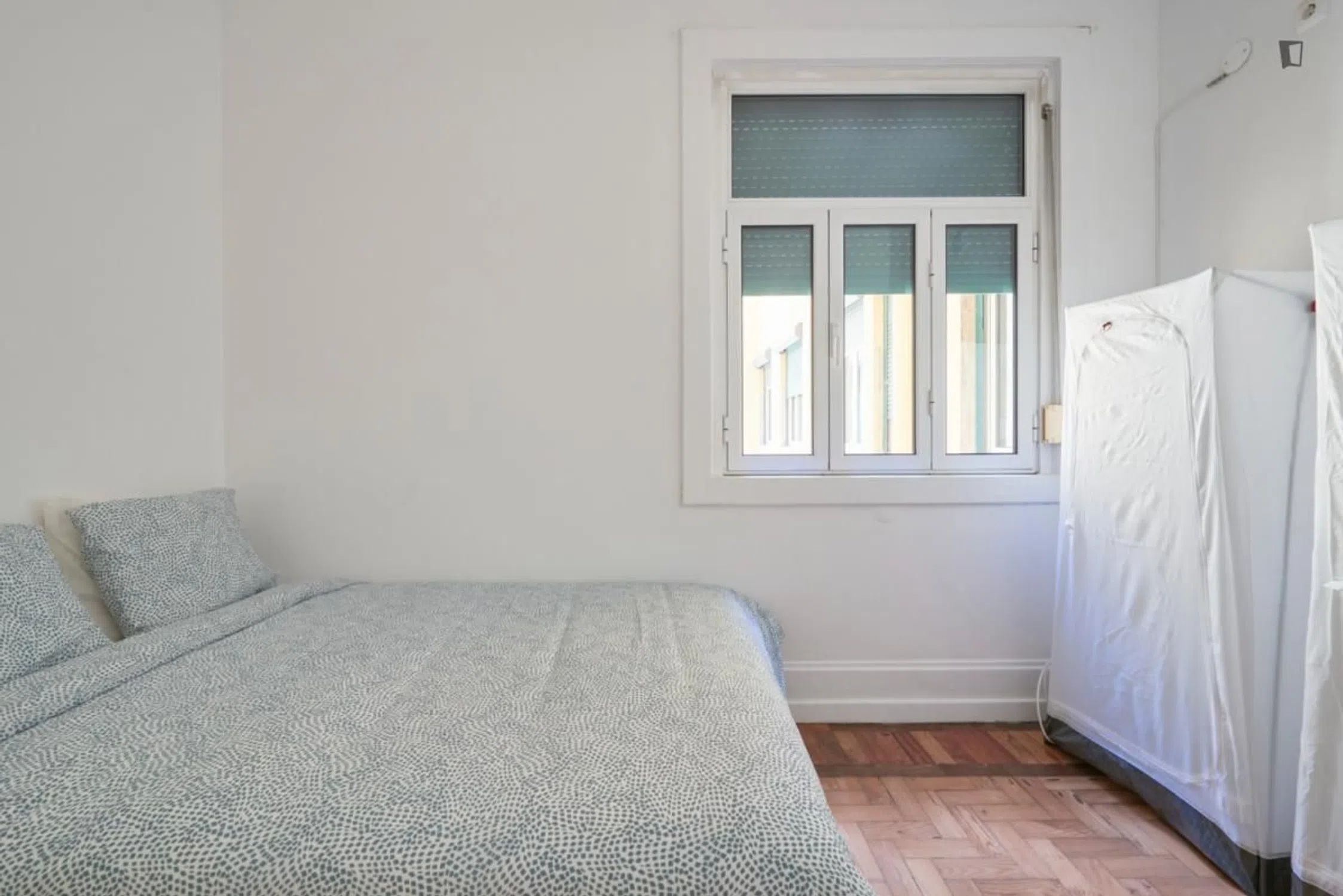 Modern 1 Bedroom Furnished Room for Rent in Avenidas Novas – Prime Location with Easy Transport