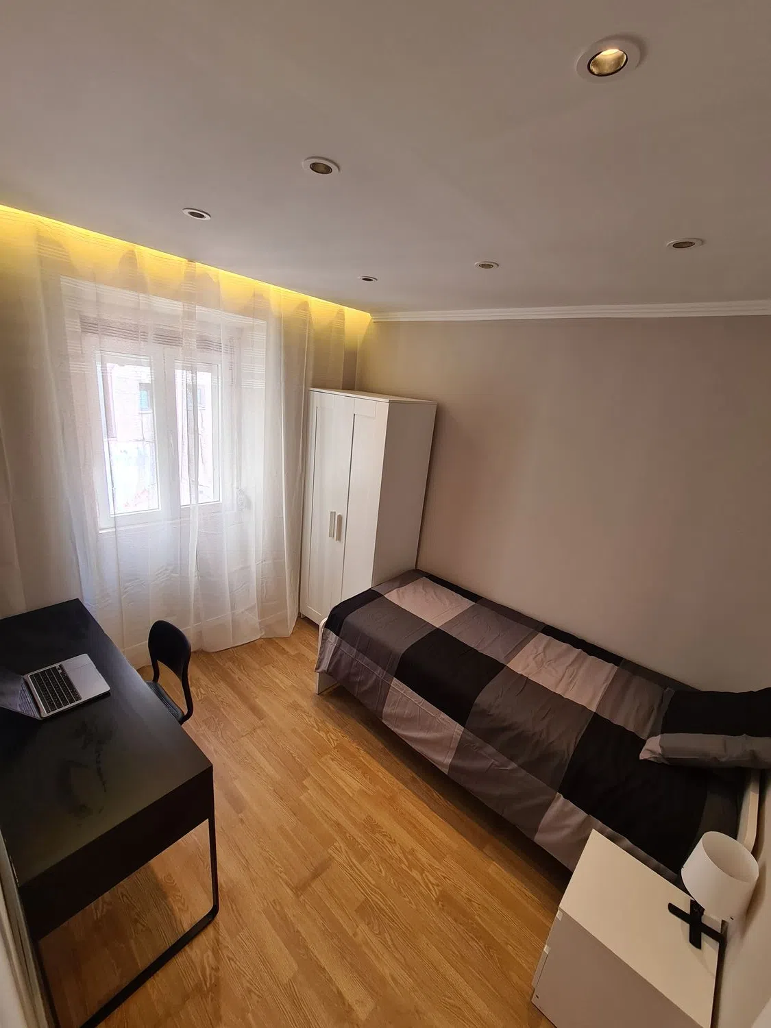 Modern 1 Bedroom Furnished Room for Rent in Penha de França – Prime Location with Easy Transport