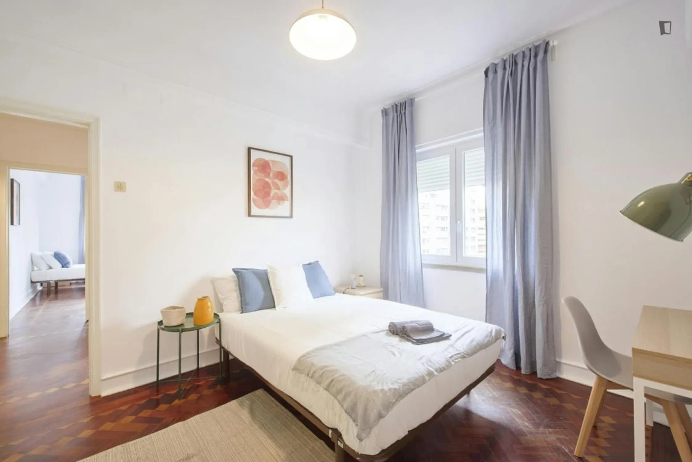 Modern 1 Bedroom Furnished Room for Rent in Avenidas Novas – Prime Location with Easy Transport