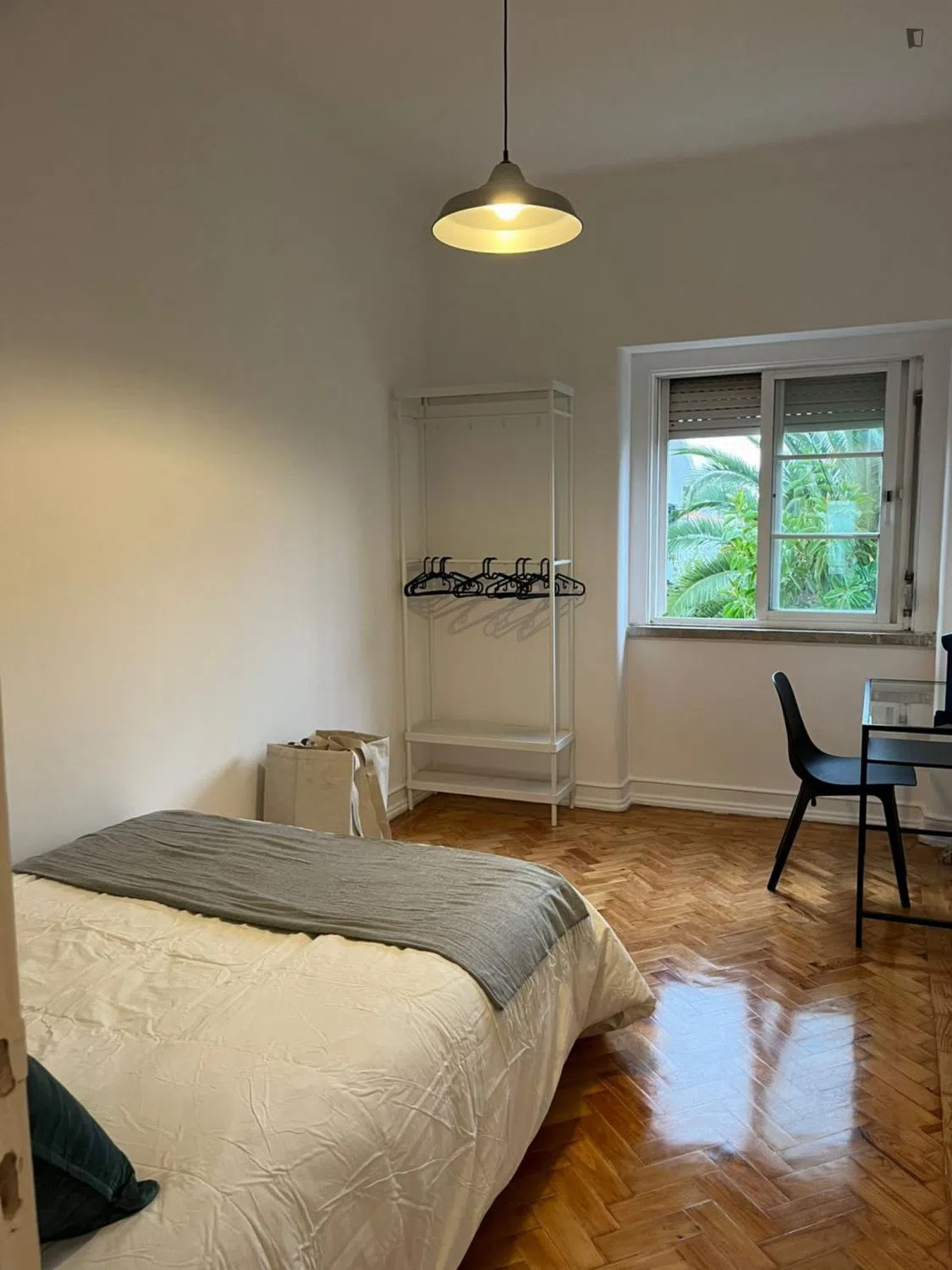 Modern 1 Bedroom Furnished Room for Rent in Penha de França – Prime Location with Easy Transport
