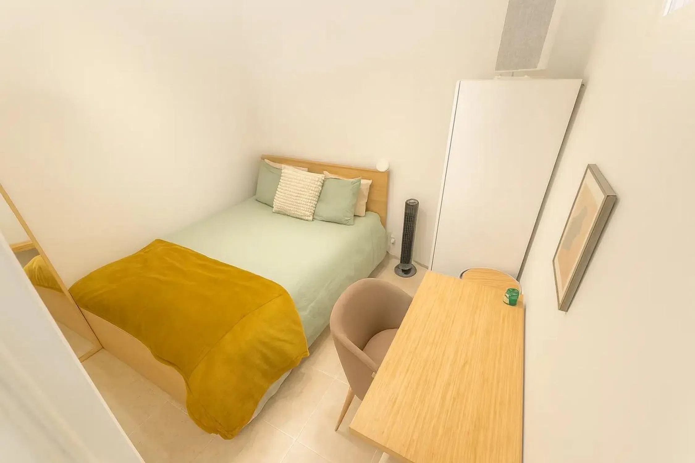 Modern 1 Bedroom Furnished Room for Rent in Estrela – Prime Location with Easy Transport