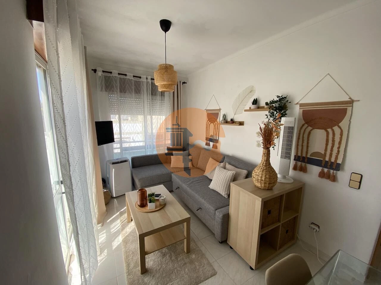 This two-bedroom apartment-Temporary lease